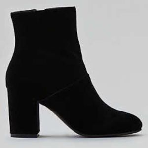 NWOT black velvet booties